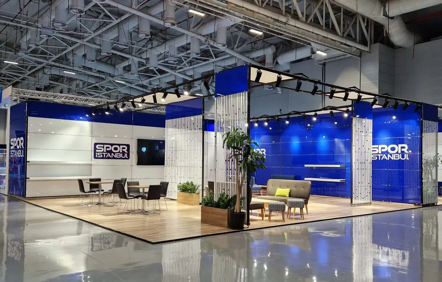 Cam panel sistemle hazırlanan Spor İstanbul fuar standı
