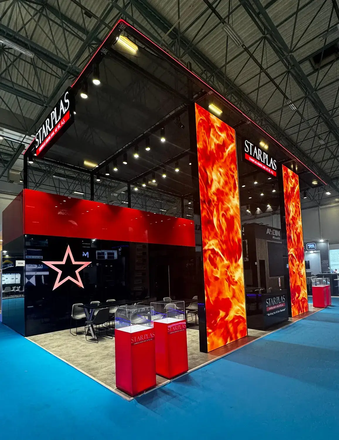 Starplas için Maxima LightBox ışıklı sistemle hazırlanan fuar standı