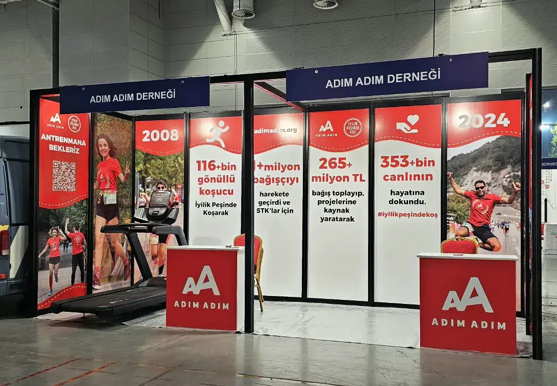 Adım Adım Derneği için paket sistemle hazırlanan fuar standı